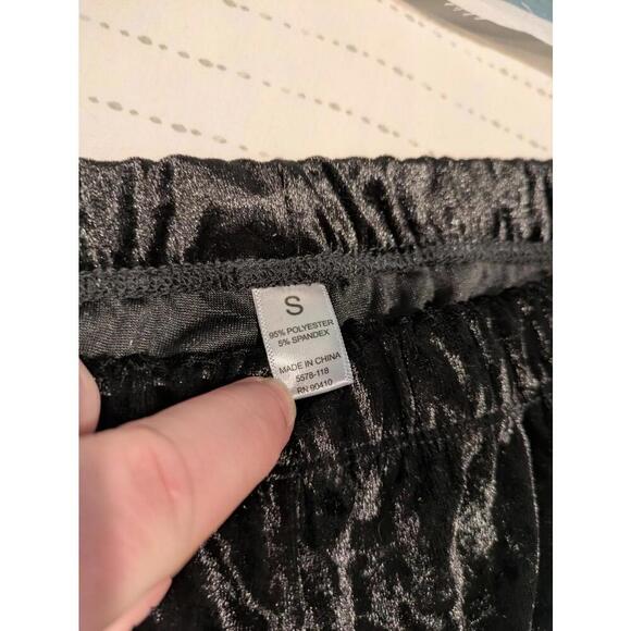 Nicole Miller Pajamas Set Black Debossed Leopard Spots Small Top Pants - Picture 14 of 15